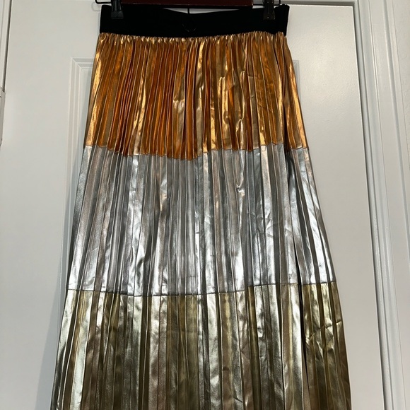 skirt is in really good condition! very funky and true to its size - Picture 1 of 2